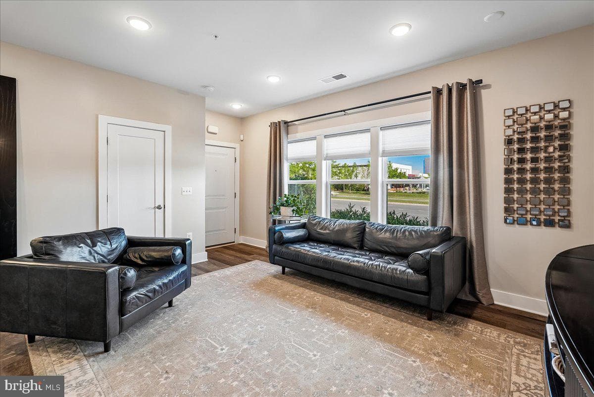 44784 Tiverton Square photo 3
