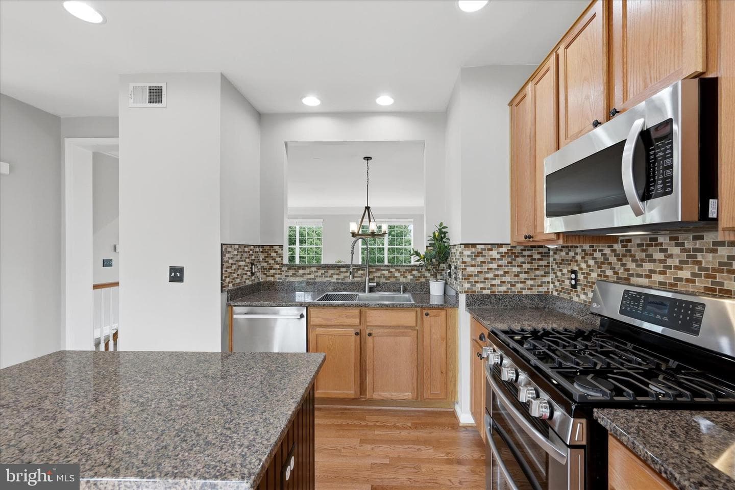 509 Edmonton Terrace NE photo 10