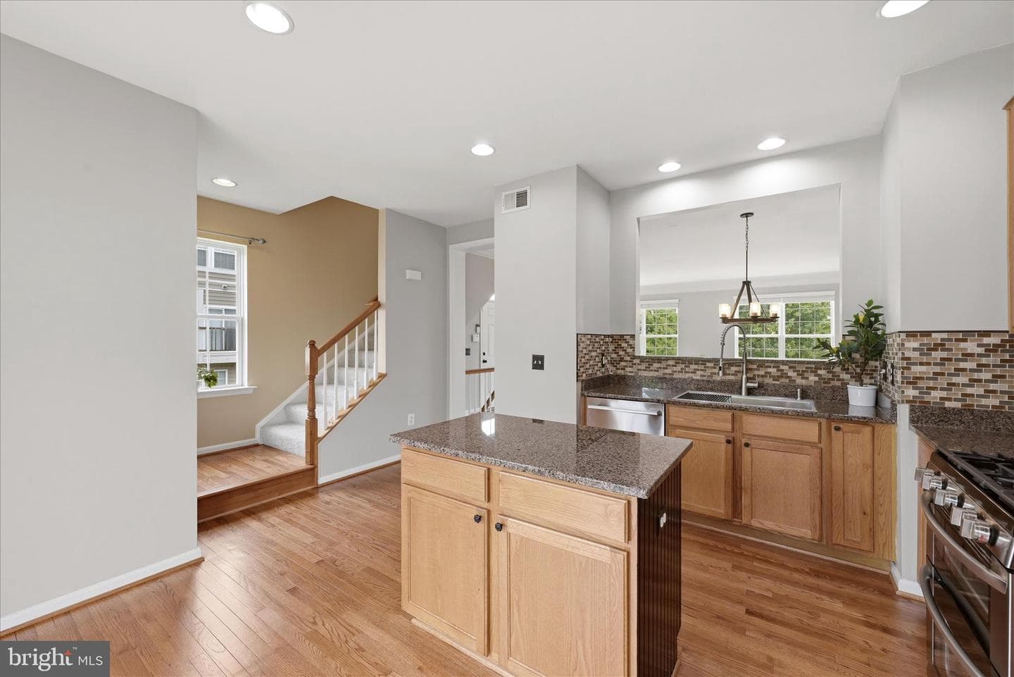 509 Edmonton Terrace NE photo 12