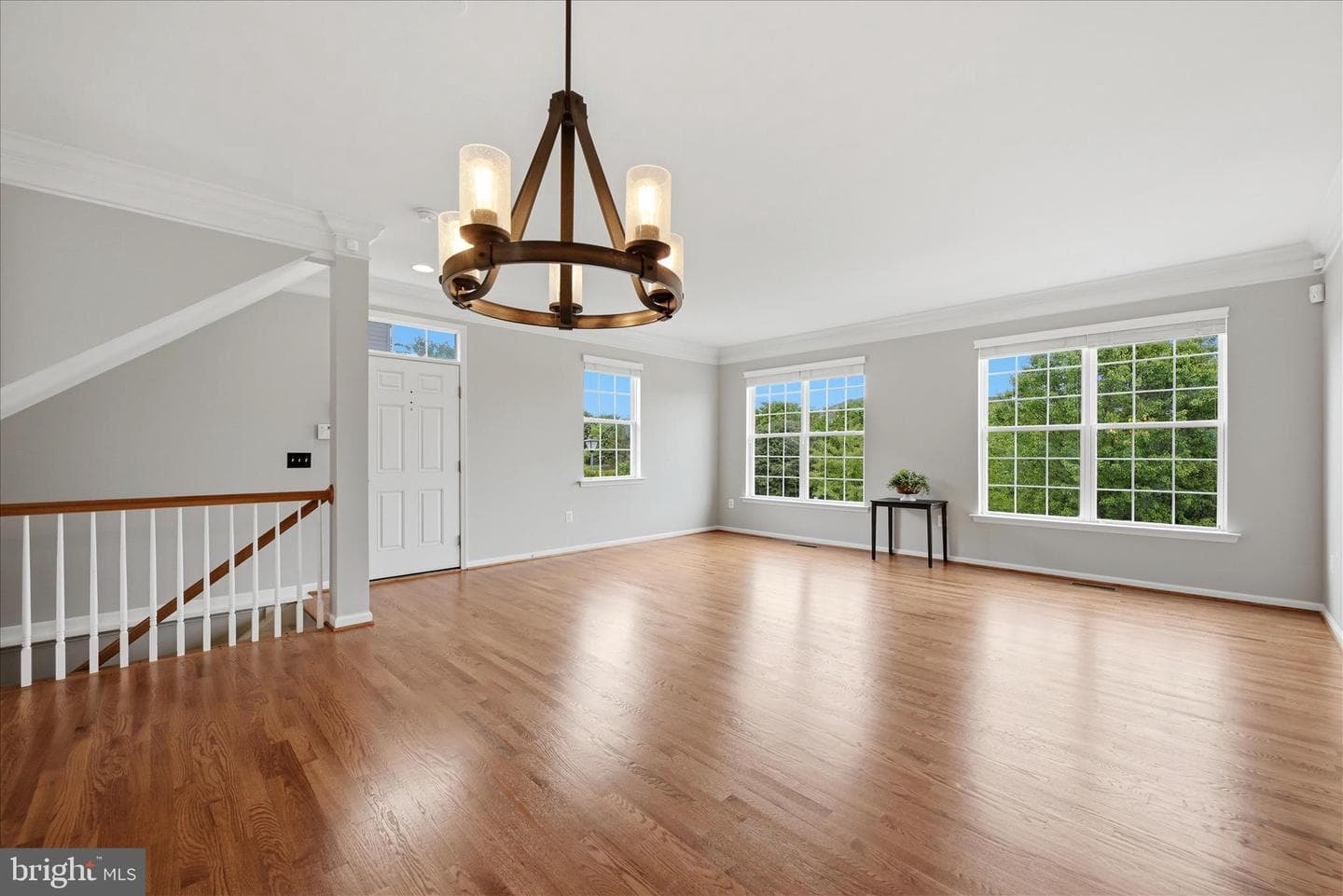 509 Edmonton Terrace NE photo 2