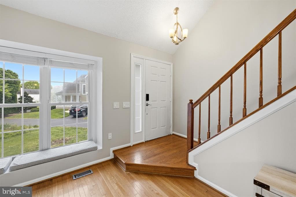 423 Foxridge Drive SW photo 5