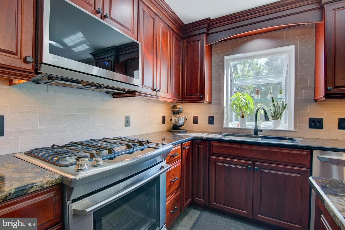 106 Bethal Court SW photo 6