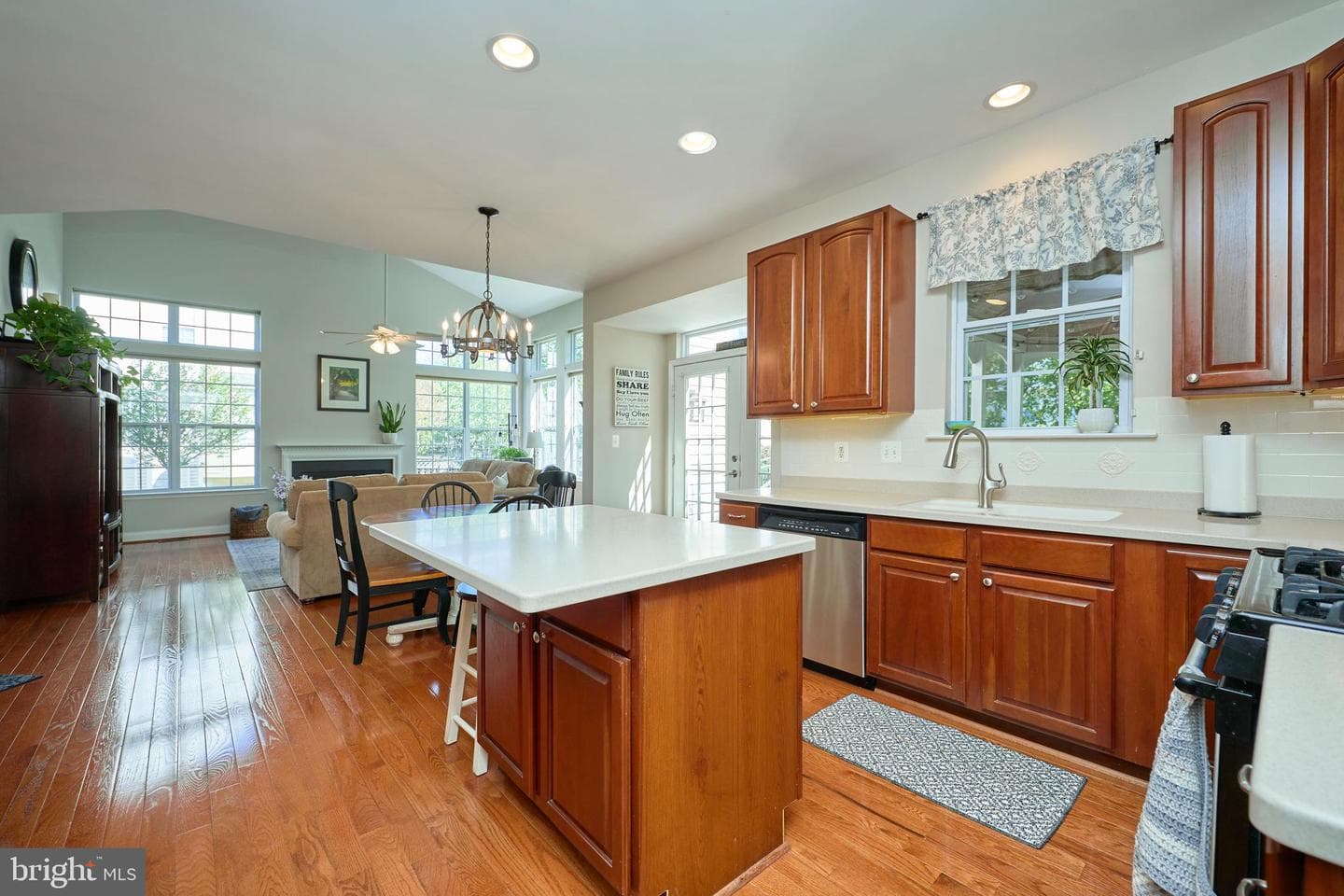 1706 Revere Court NE photo 11