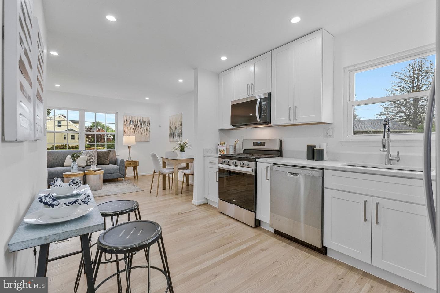 450 E E Street photo 18
