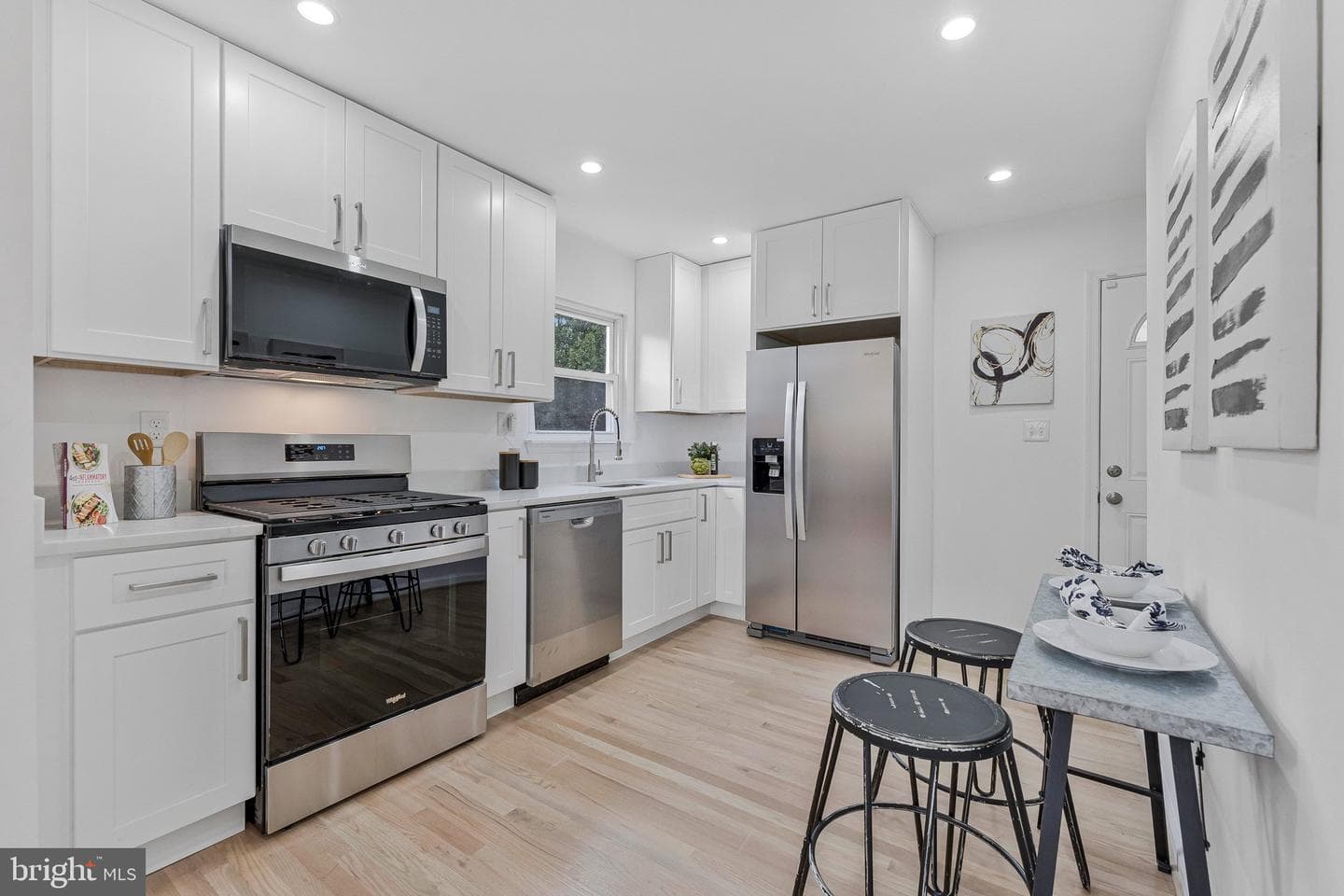 450 E E Street photo 19