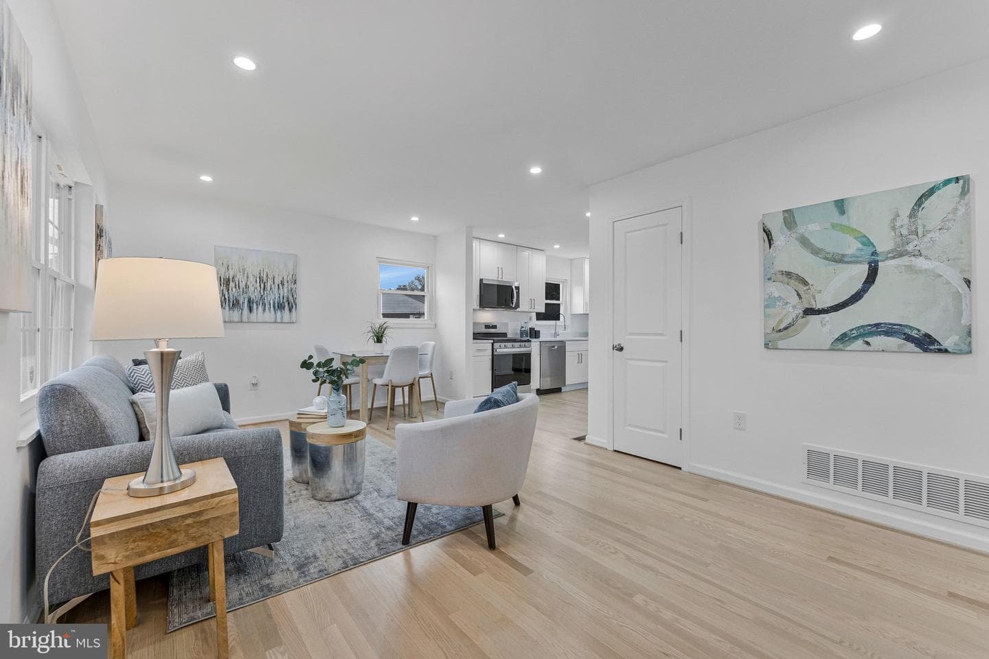 450 E E Street photo 4