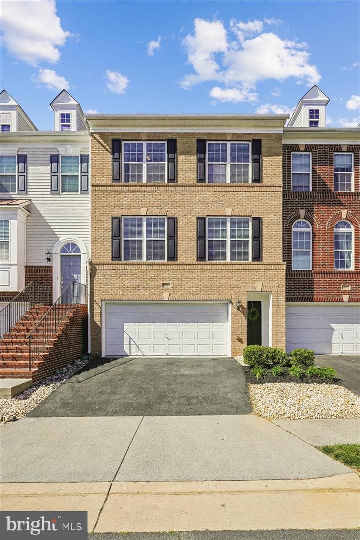 25073 Prairie Fire Square