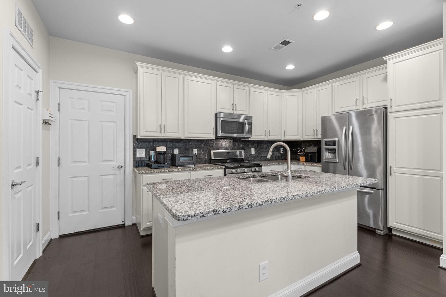 42831 Burrell Square photo 14