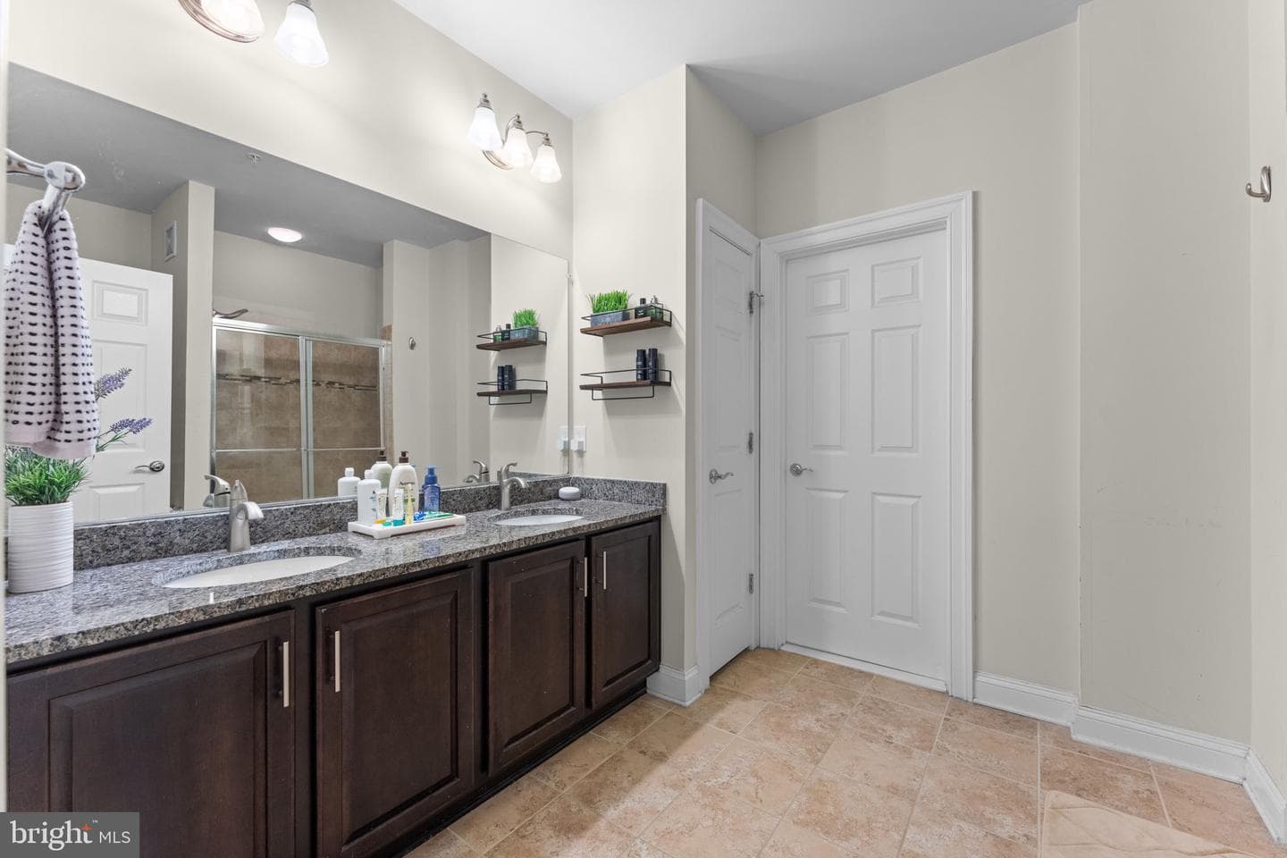 42831 Burrell Square photo 26