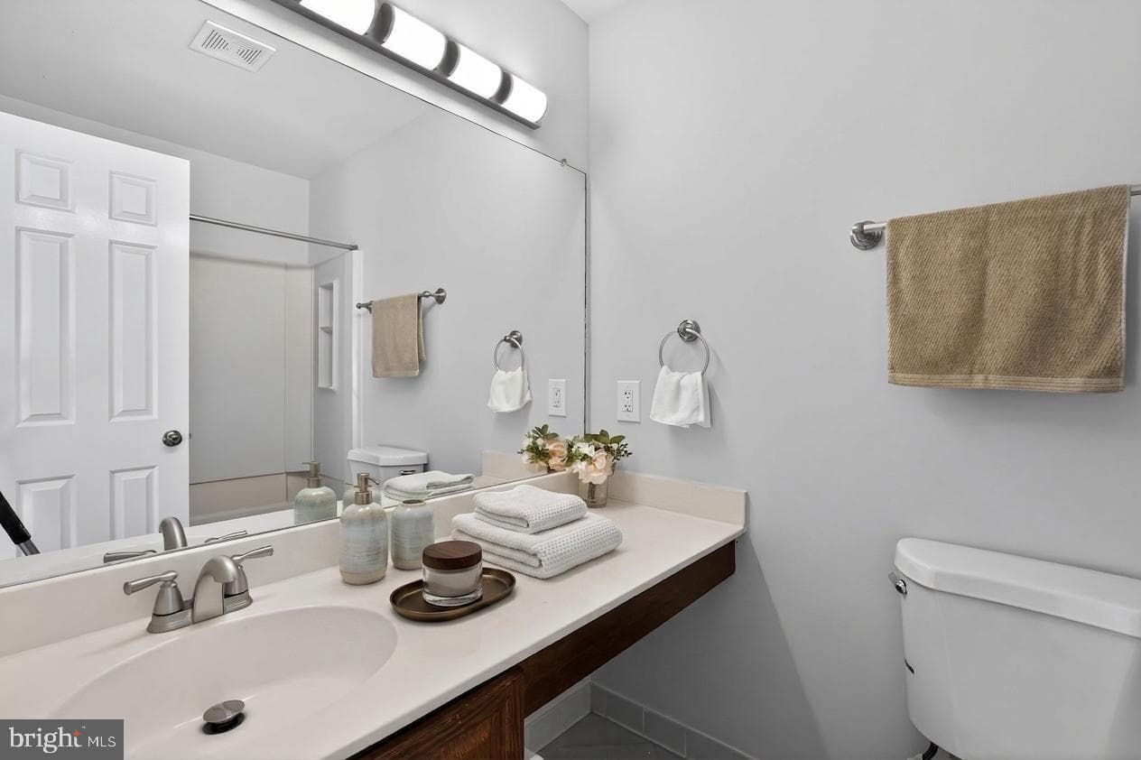 306 Lounsbury Court NE photo 11