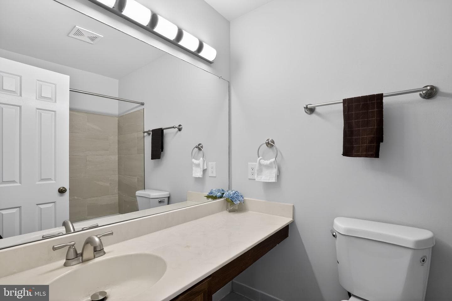 306 Lounsbury Court NE photo 12