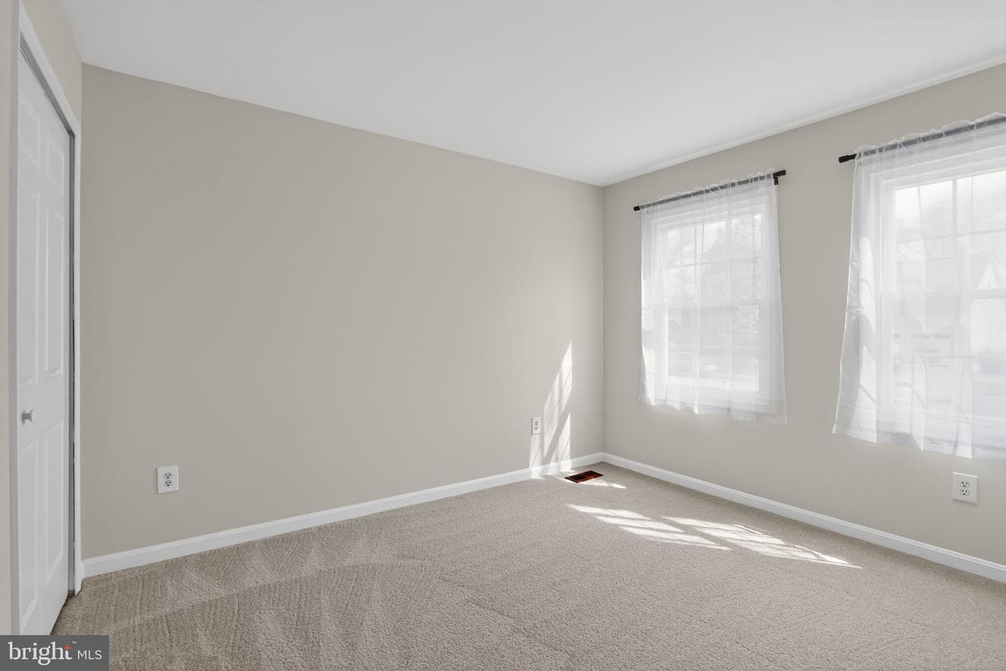 306 Lounsbury Court NE photo 27