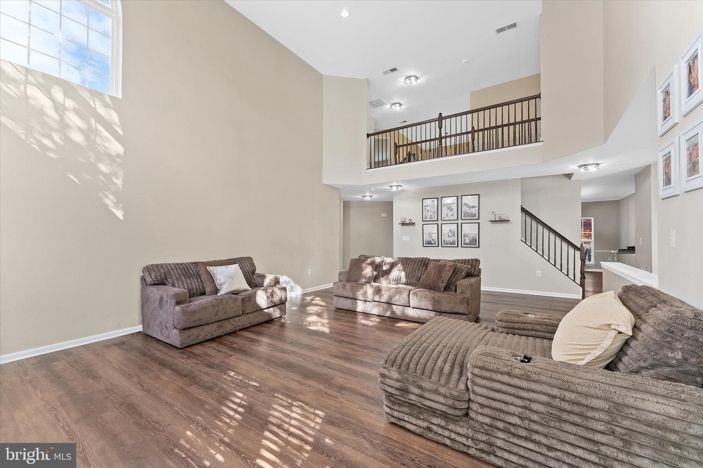 913 Strawberry Court photo 14
