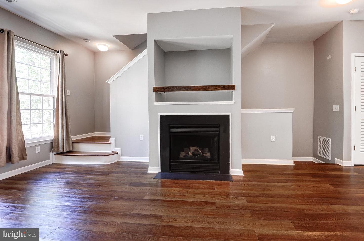23014 Fontwell Square photo 9