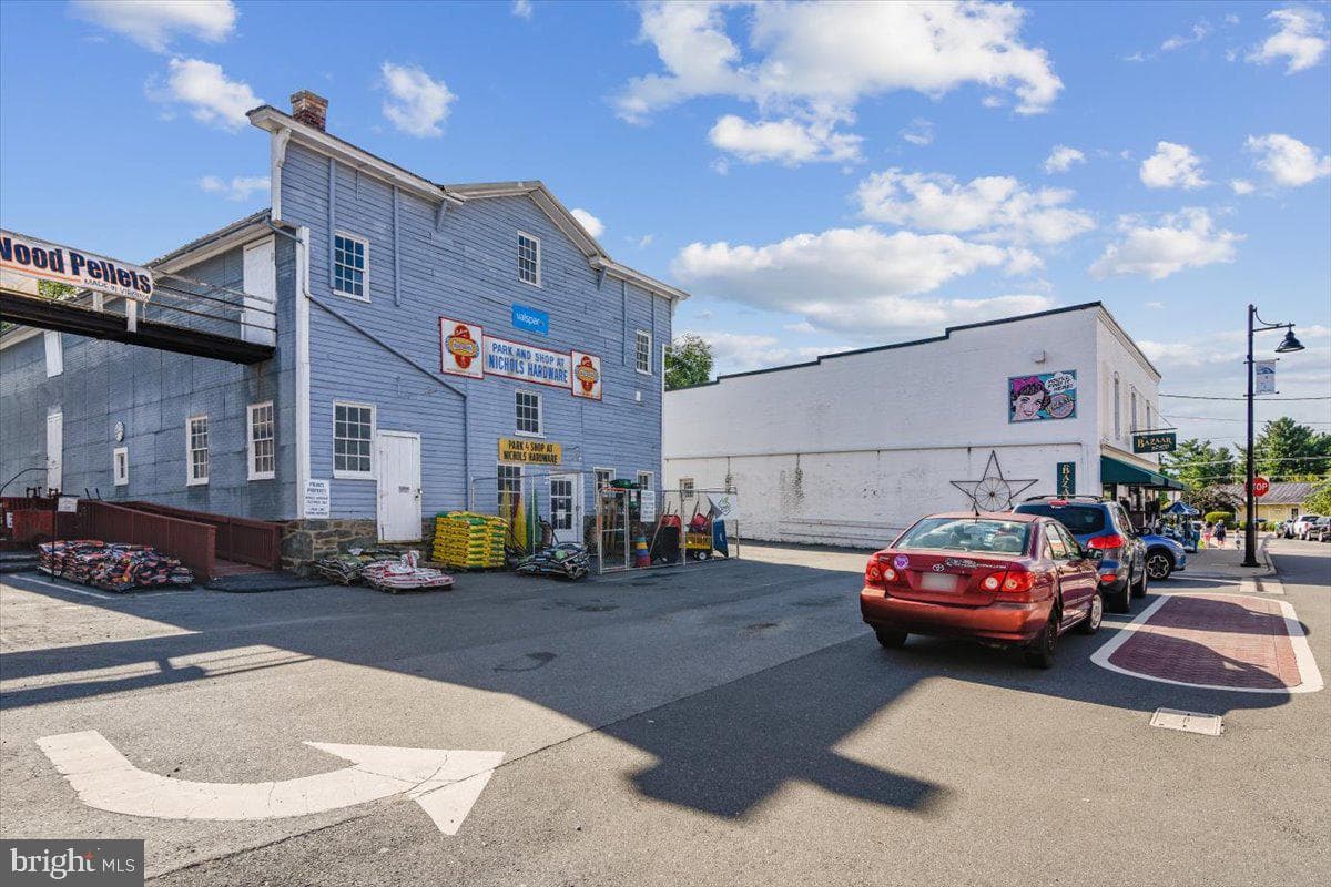 320 N Constitution Way photo 100