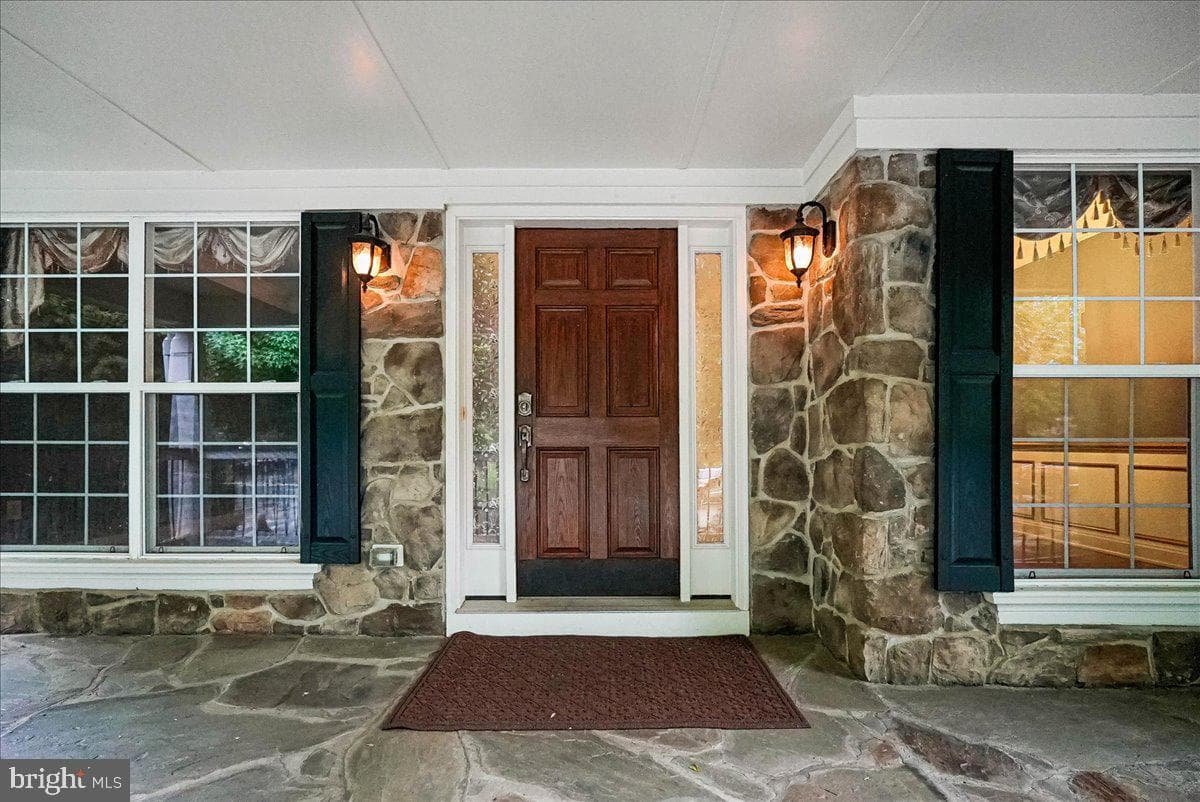 320 N Constitution Way photo 2