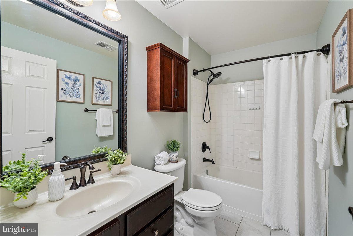 320 N Constitution Way photo 80