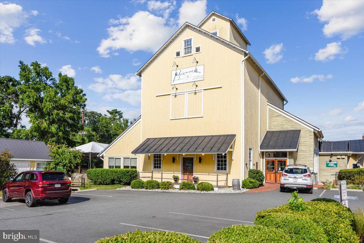 320 N Constitution Way photo 95