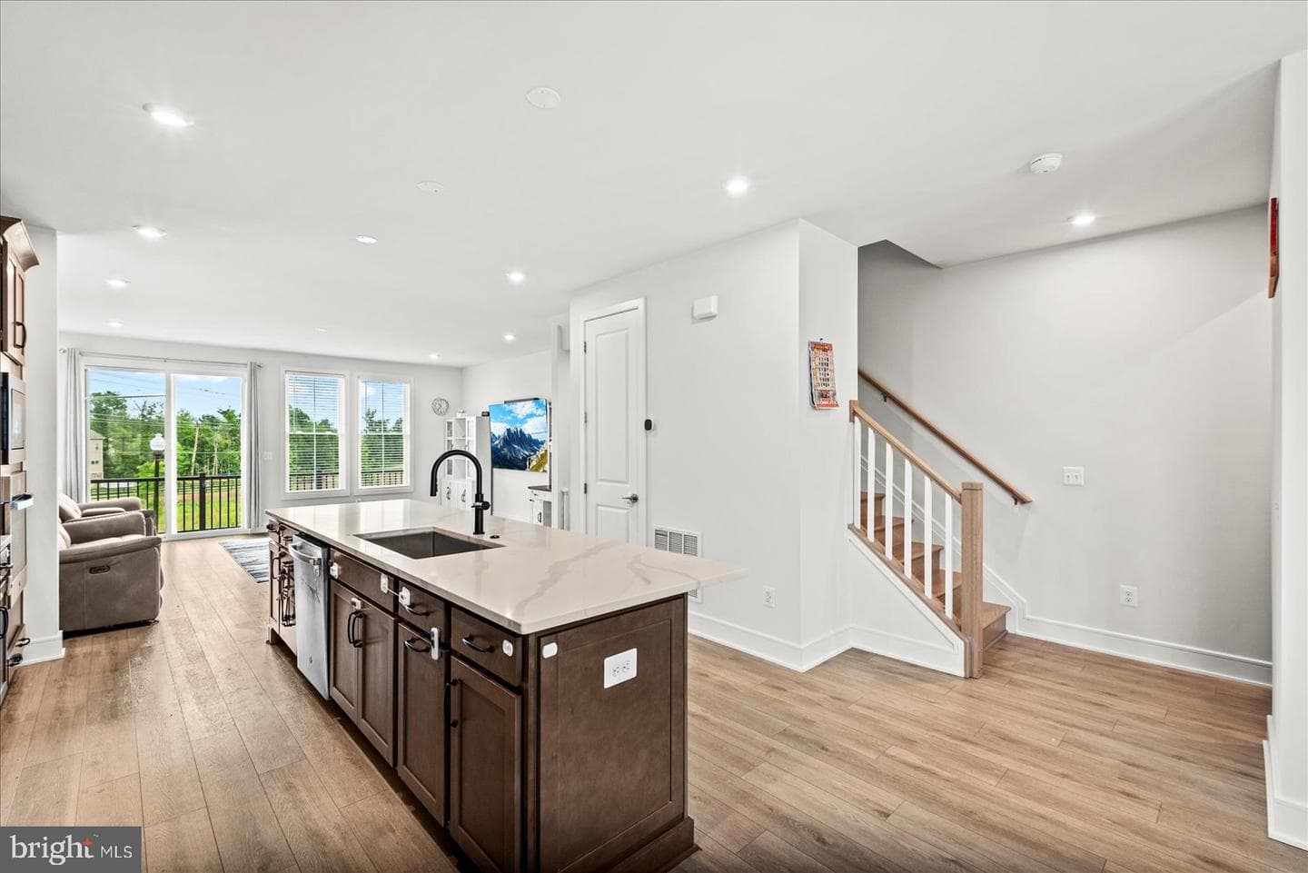 42086 Picasso Square photo 11