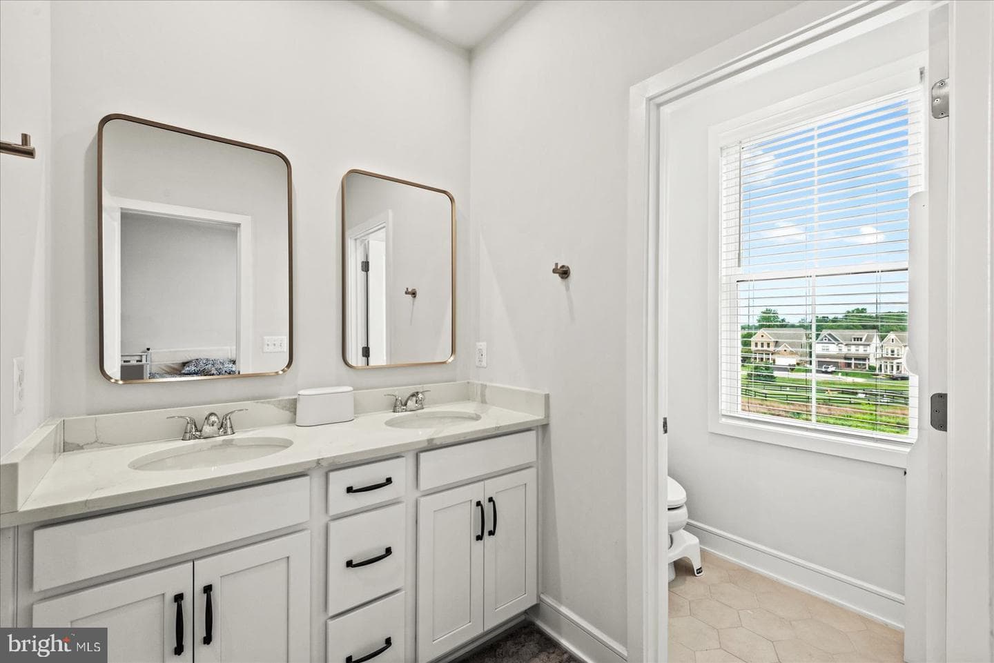 42086 Picasso Square photo 20