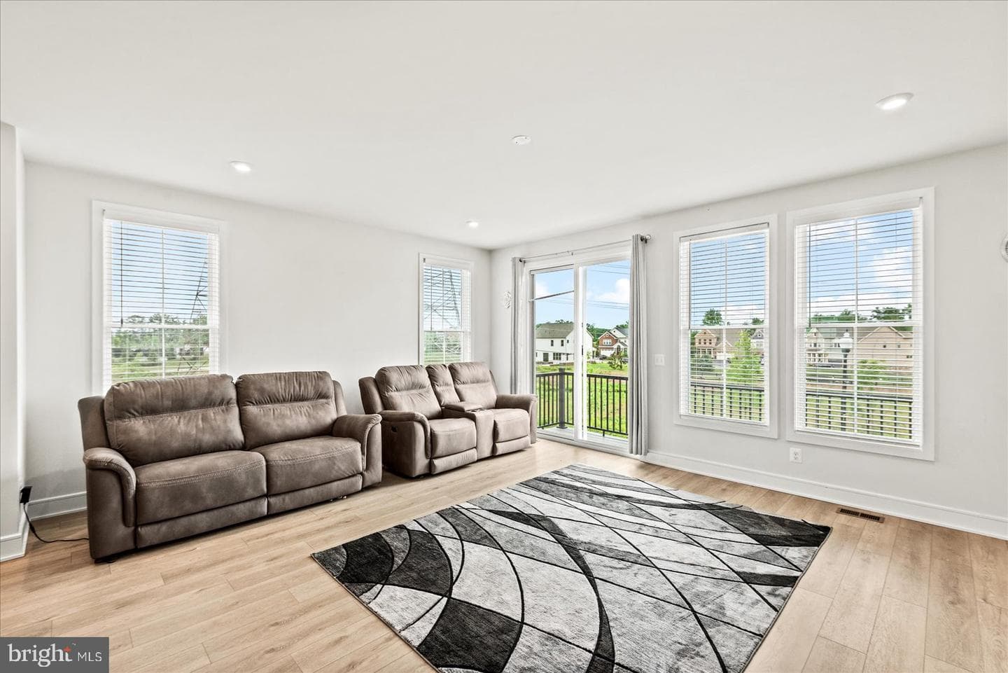 42086 Picasso Square photo 8