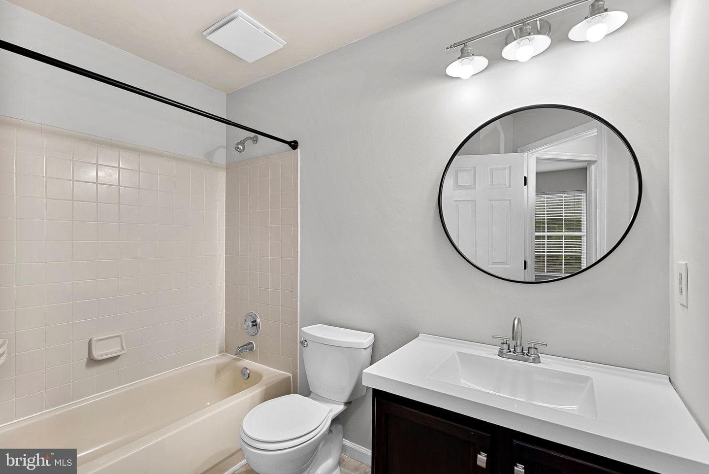 124 Oliver Court photo 37