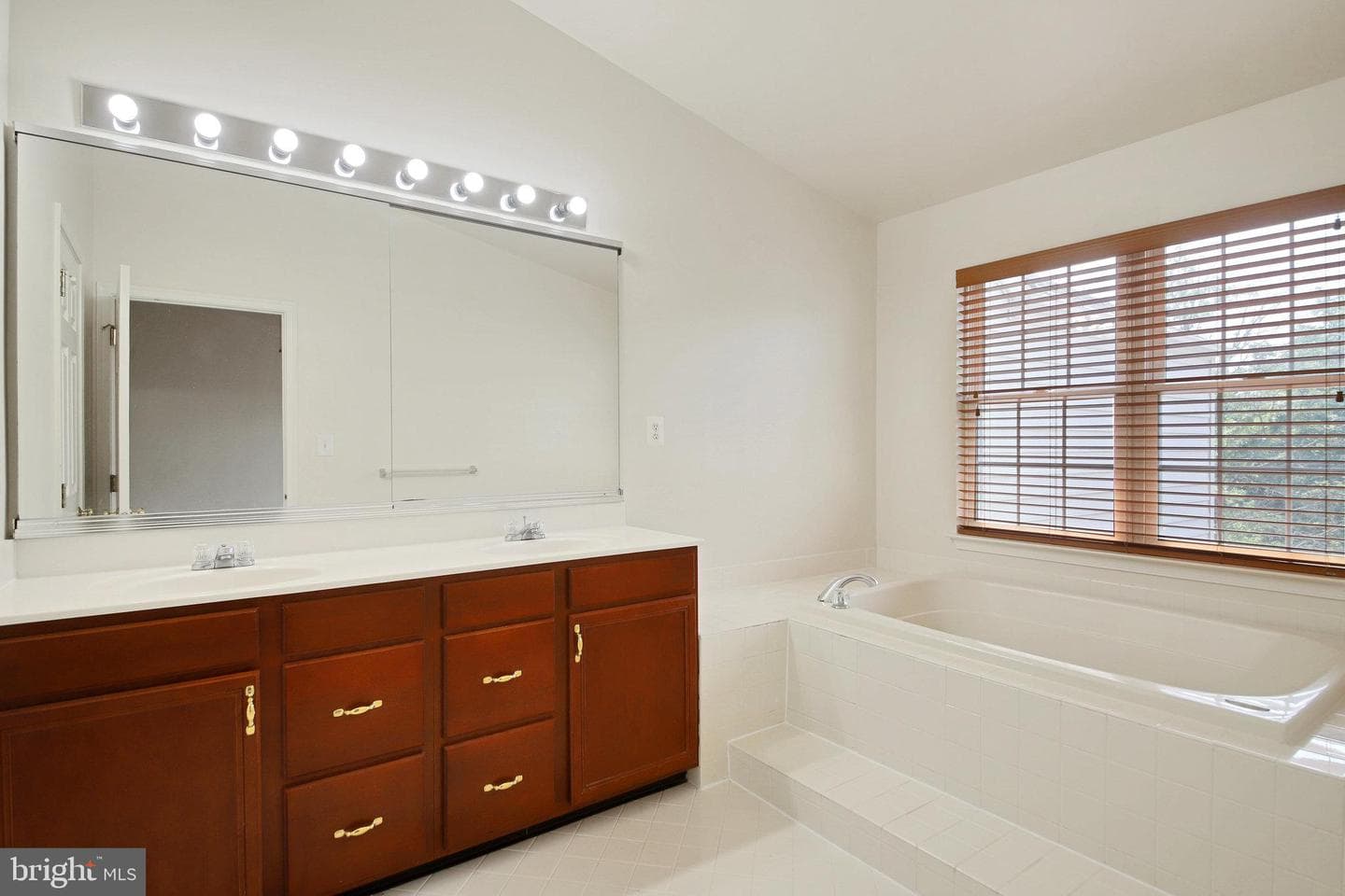 22529 Welborne Manor Square photo 14