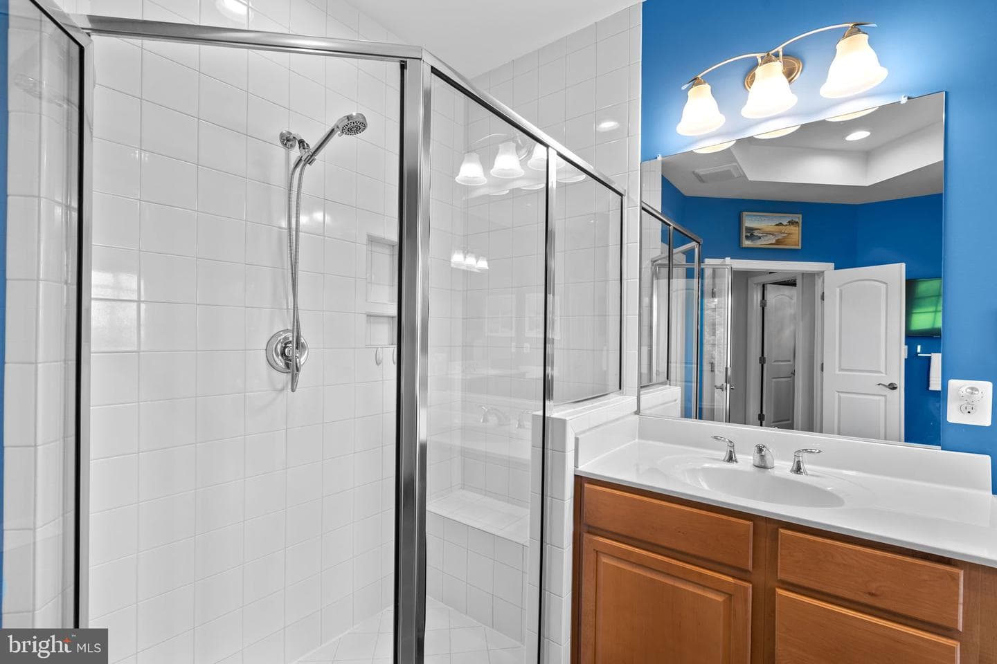 18585 Montague Place photo 37
