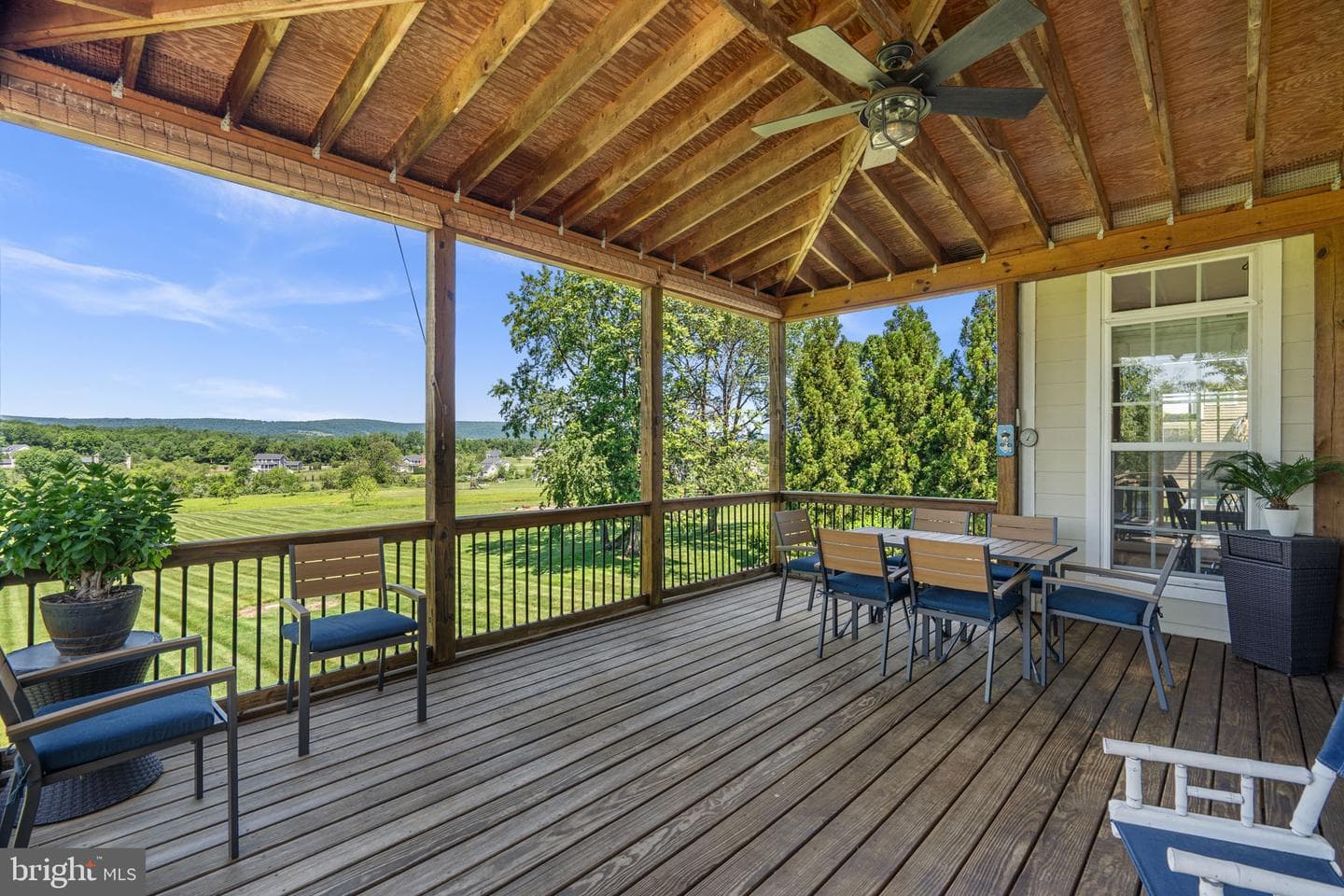18585 Montague Place photo 54