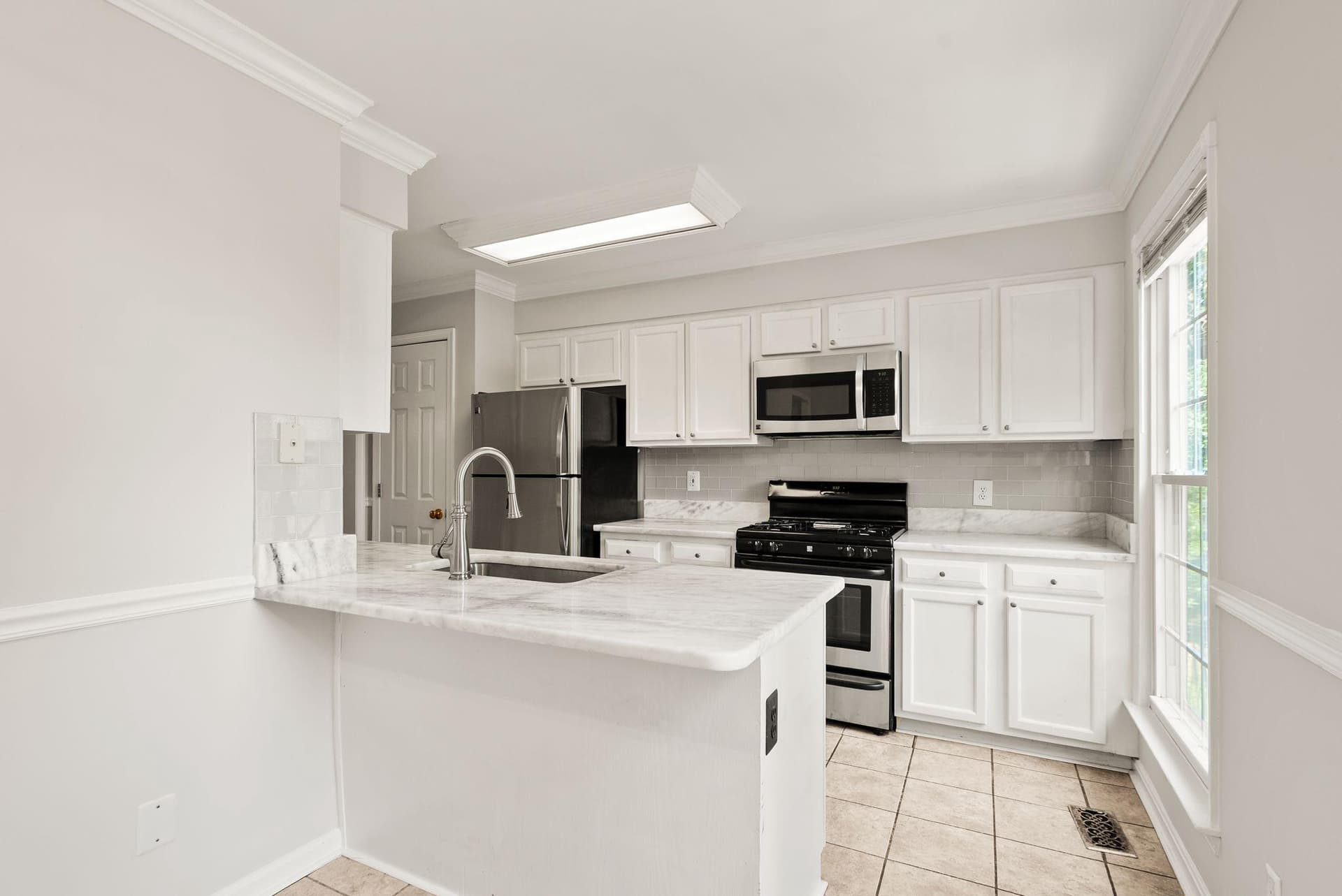 303 Barnfield Square NE photo 11