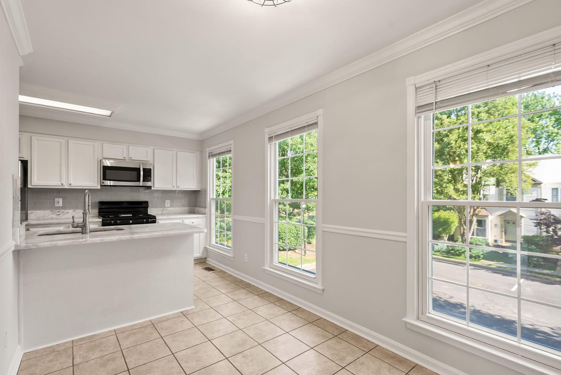 303 Barnfield Square NE photo 13