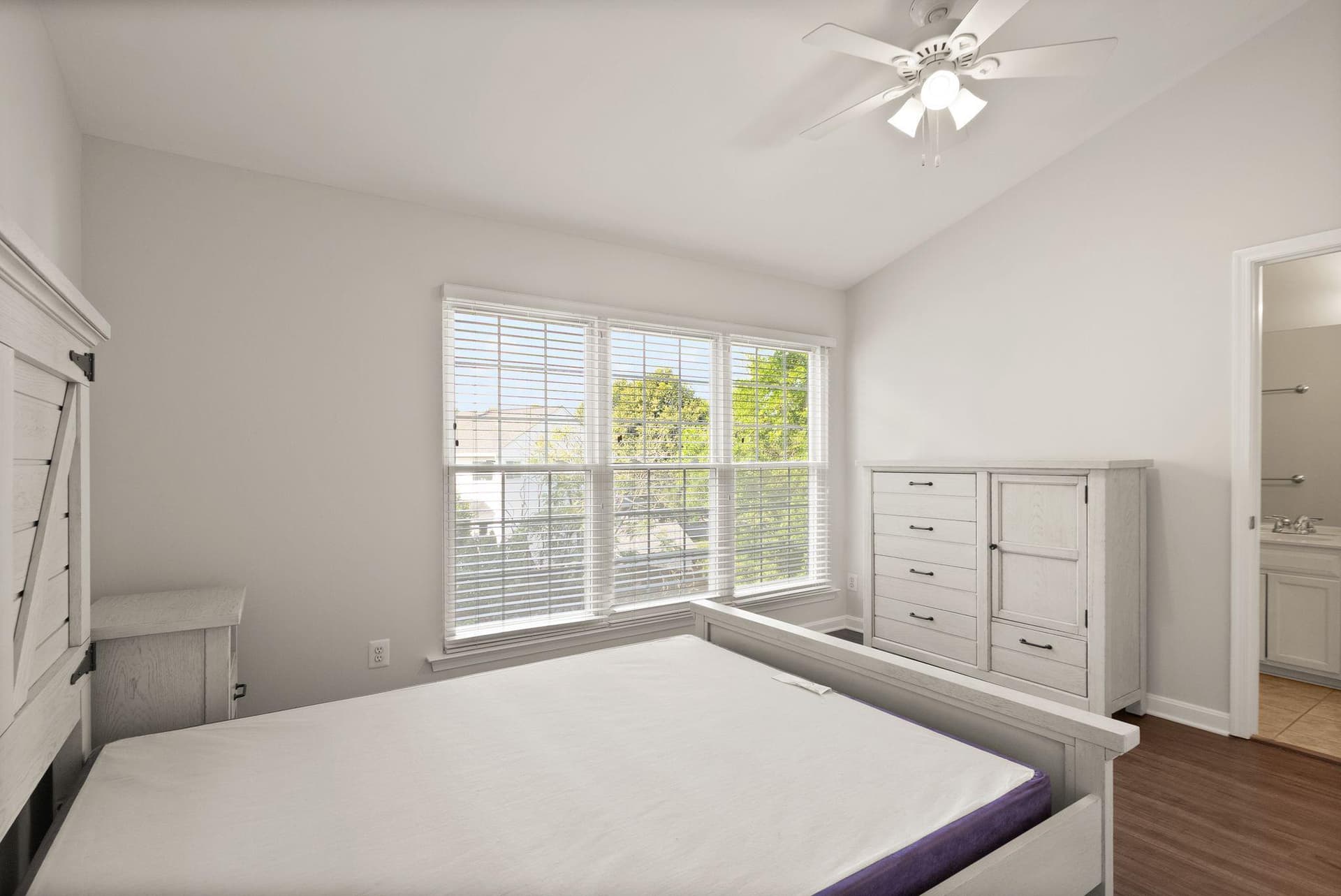 303 Barnfield Square NE photo 17