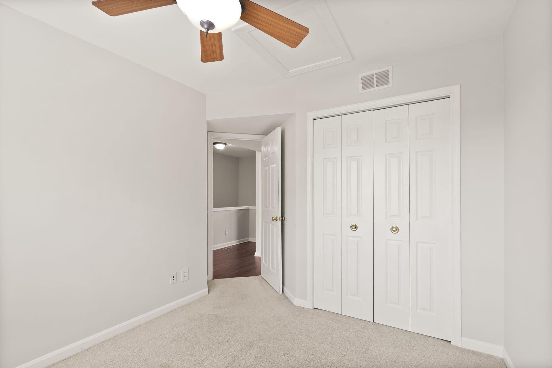 303 Barnfield Square NE photo 23