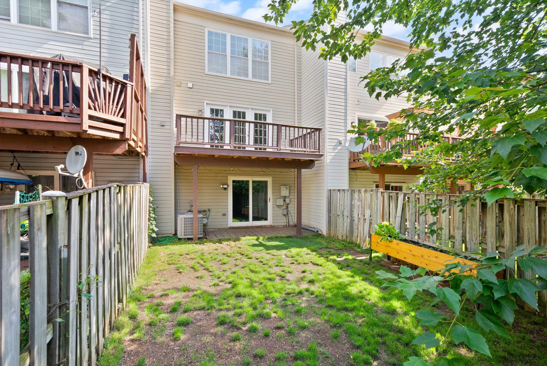 303 Barnfield Square NE photo 31