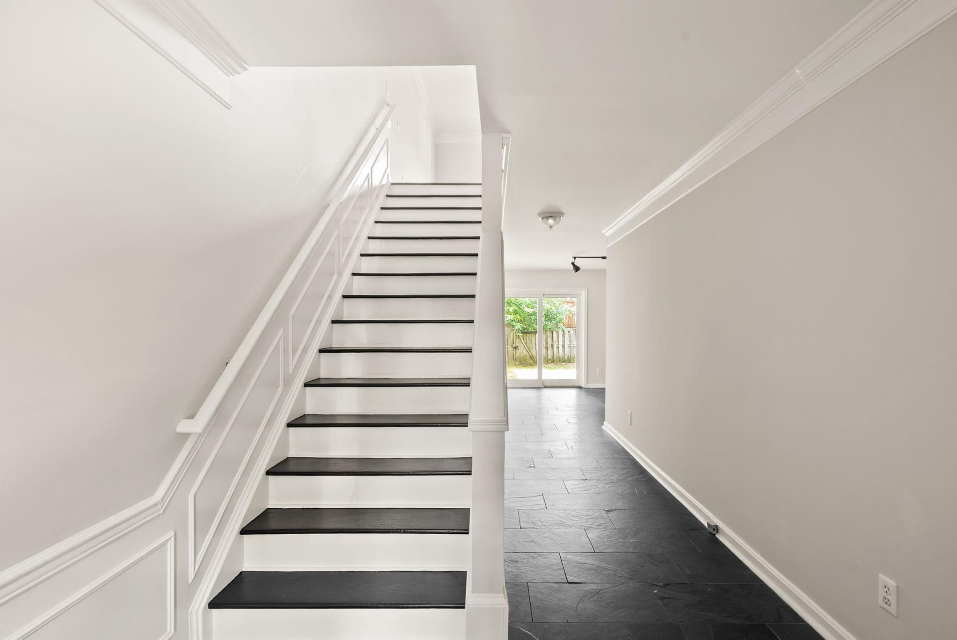303 Barnfield Square NE photo 4