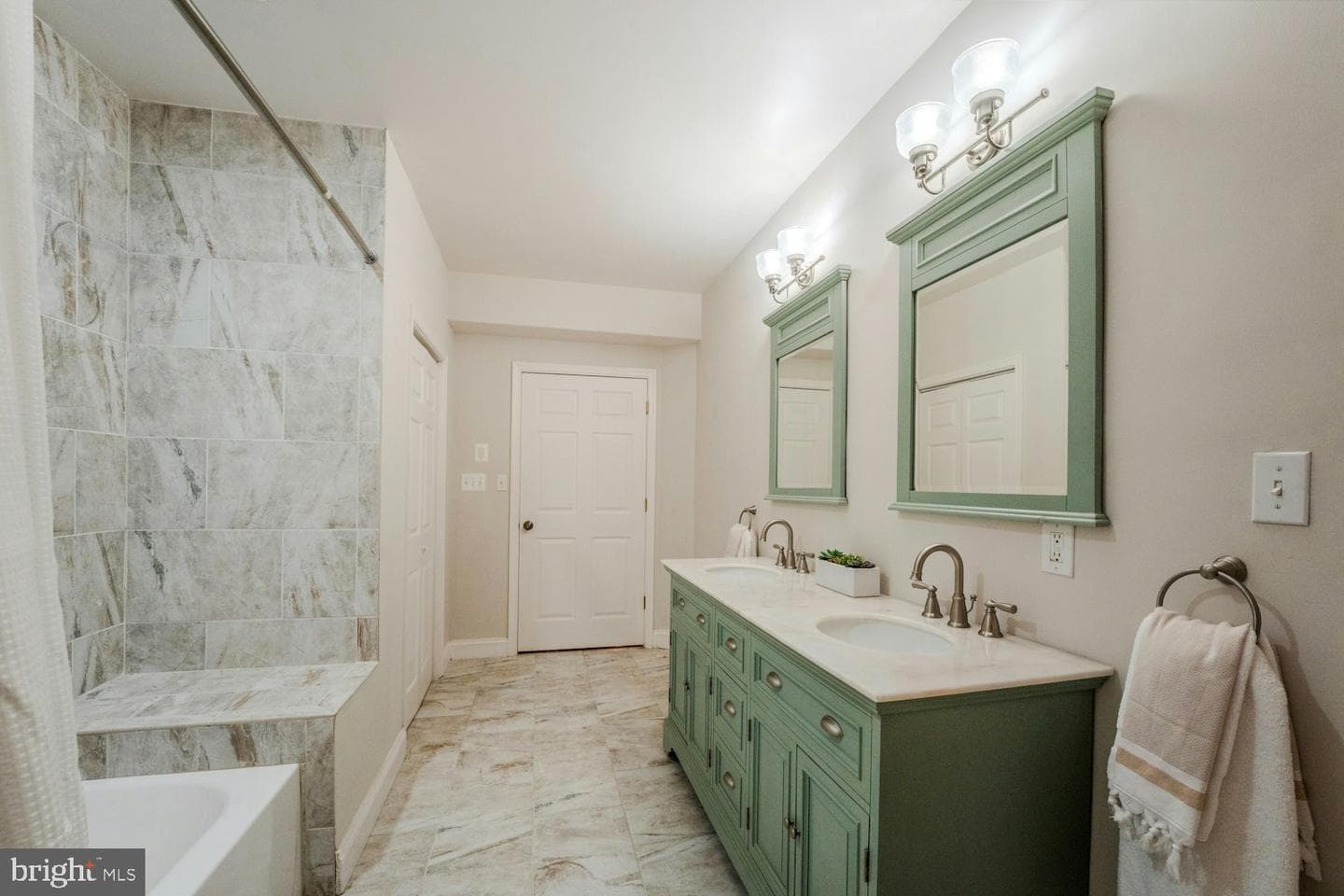 106 Calvary Court SE photo 67
