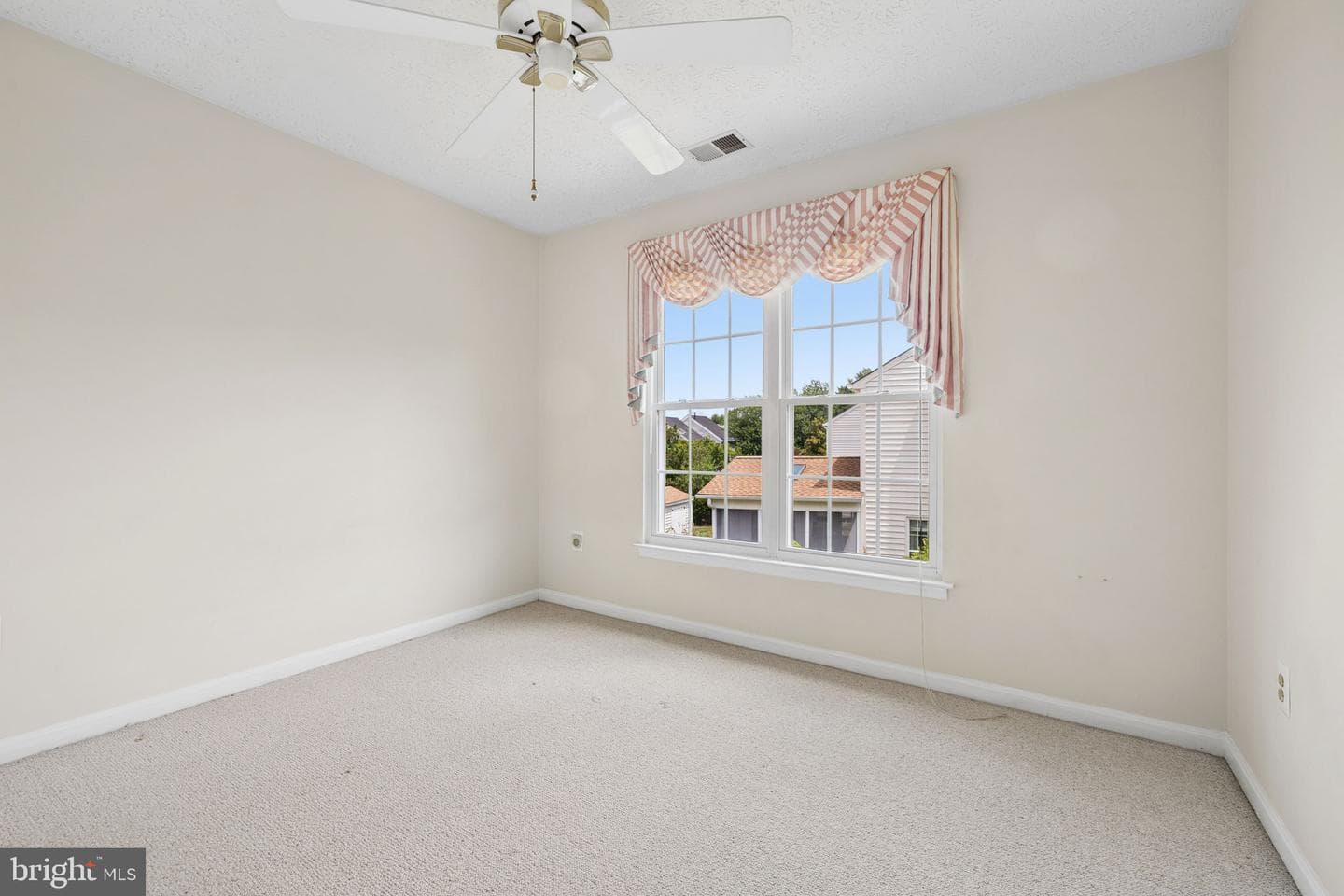 46557 Hollymead Place photo 31