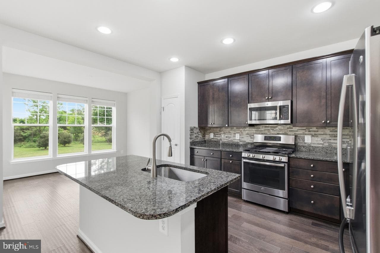 25288 Arrowroot Terrace photo 14