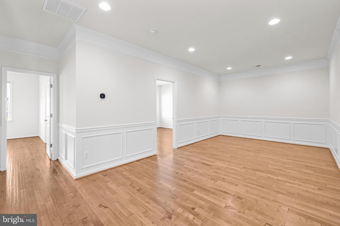 1122 Laconian Street SE photo 35