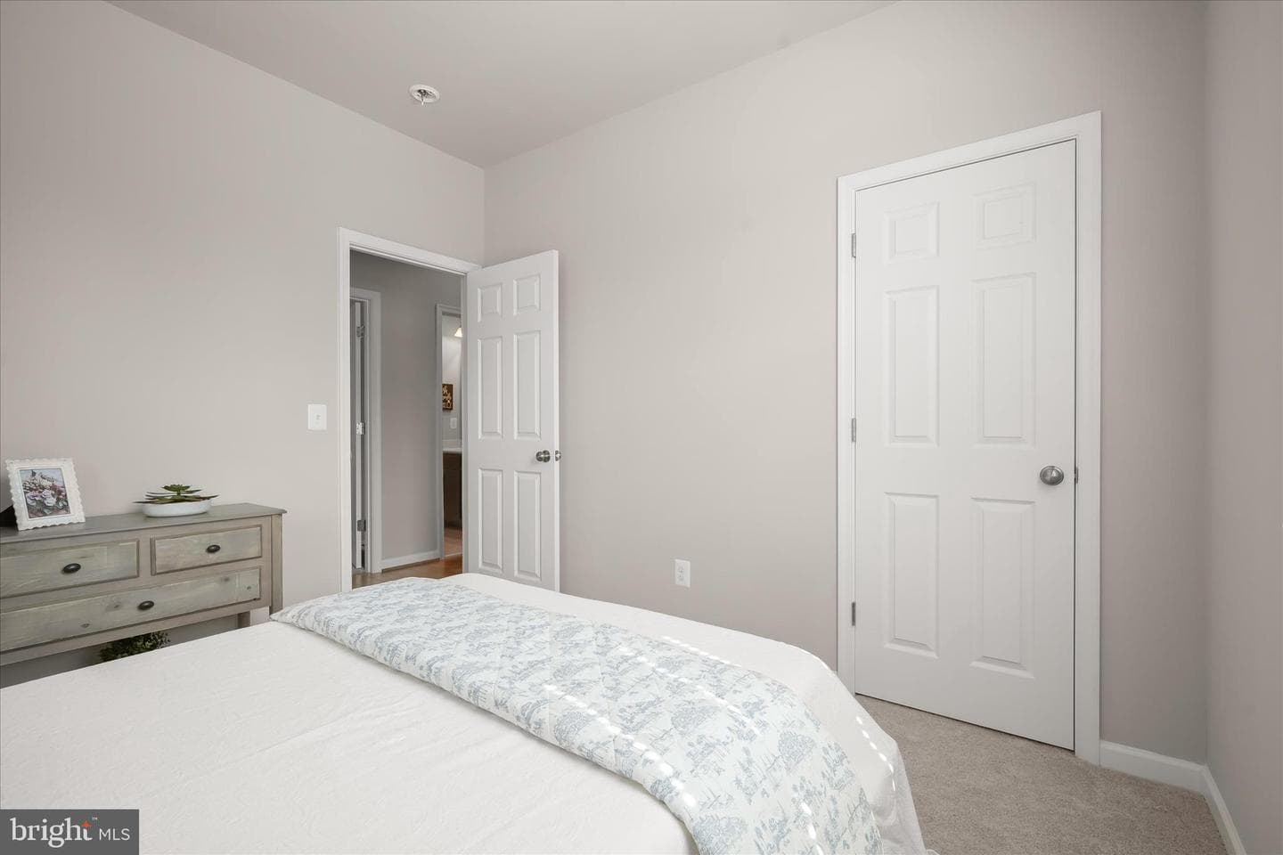 812 Pencoast Drive photo 25