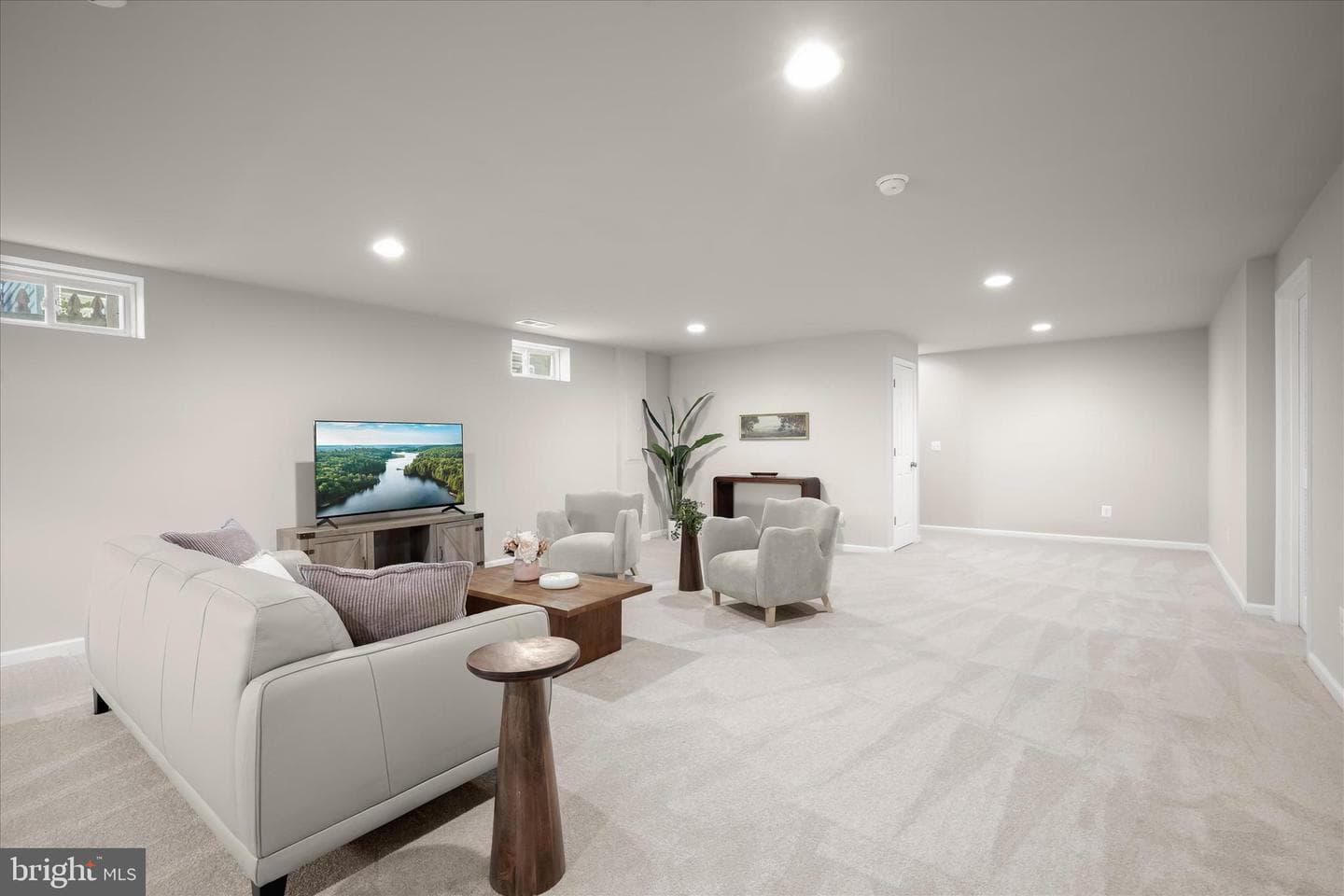 812 Pencoast Drive photo 33