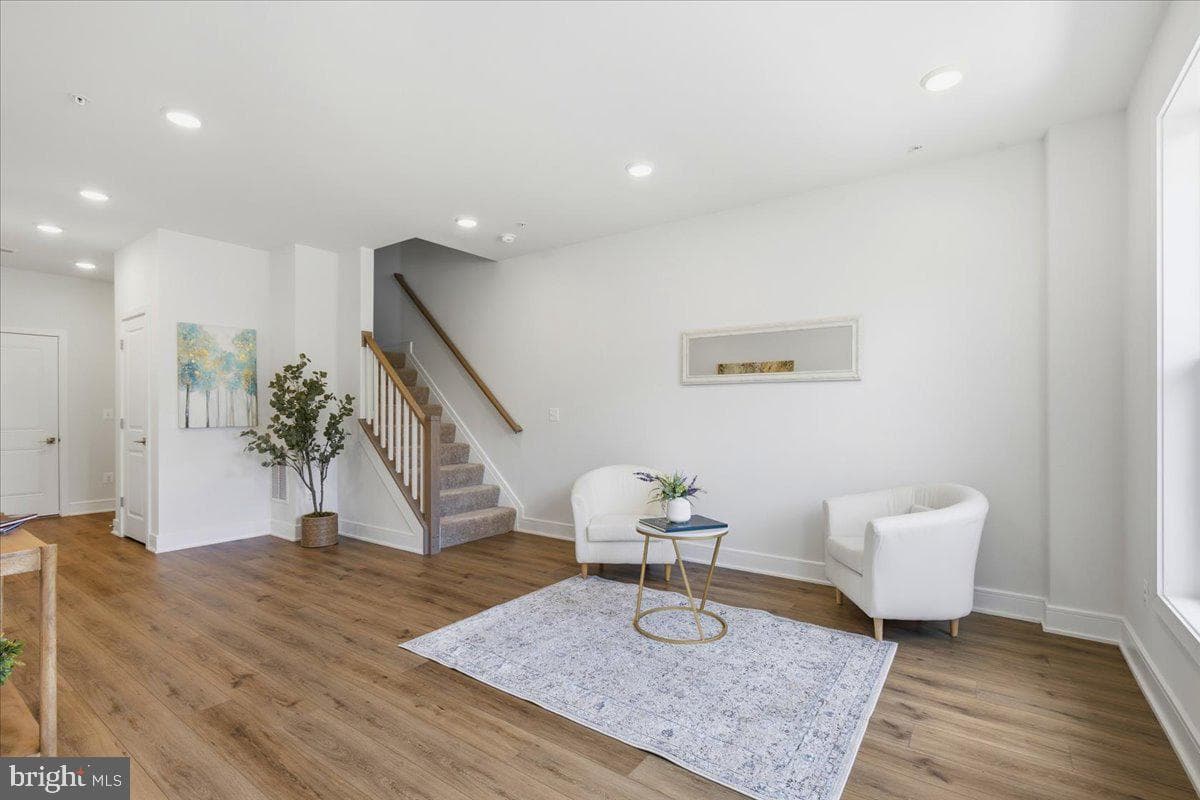 43382 Farringdon Square photo 5