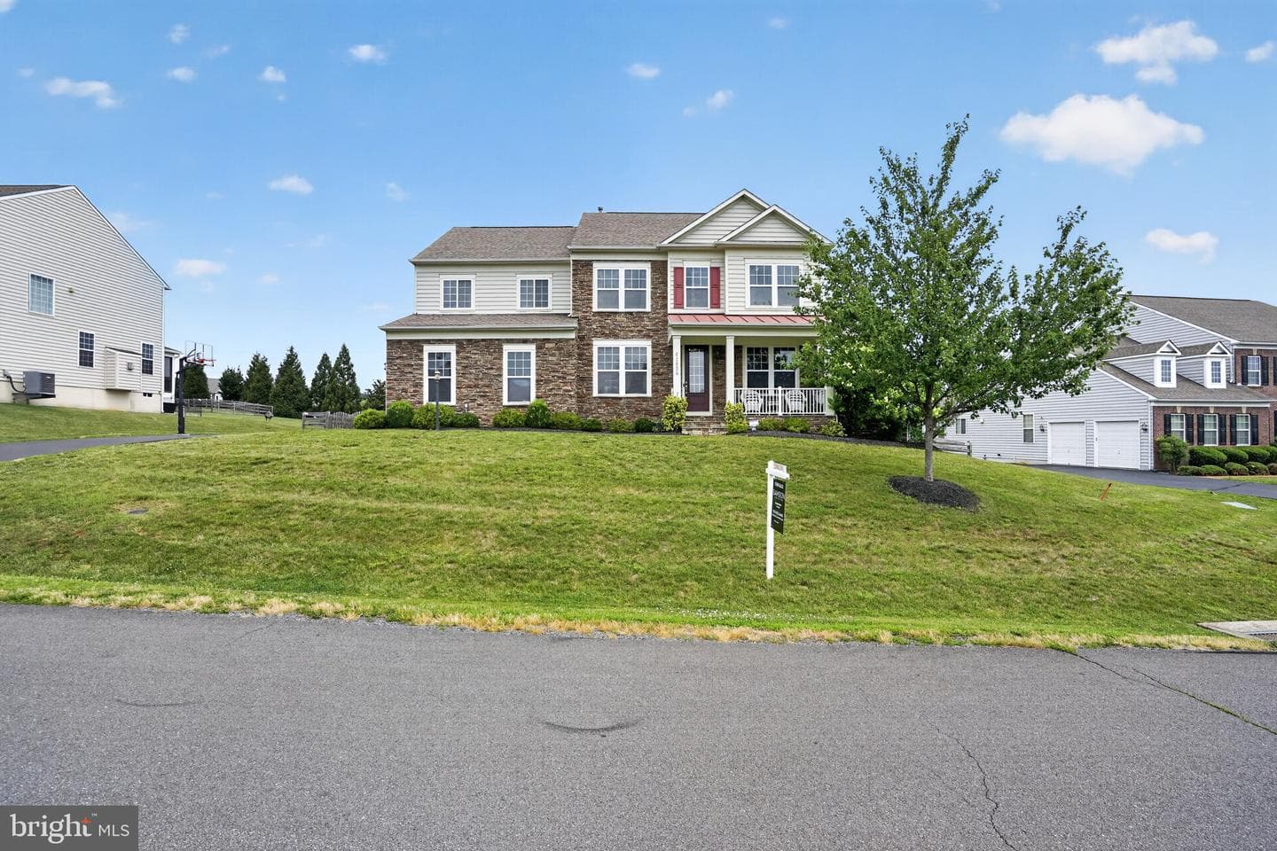 41858 Farnborough Place photo 3