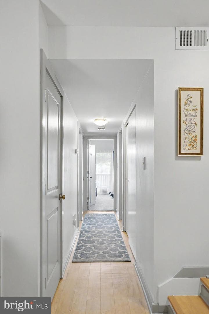 1054 Warwick Court photo 21