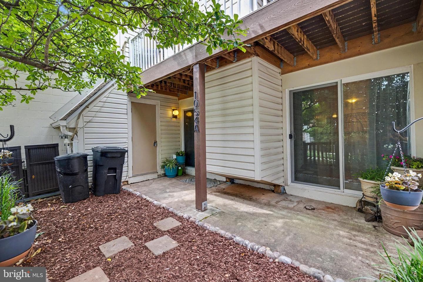 1054 Warwick Court photo 36