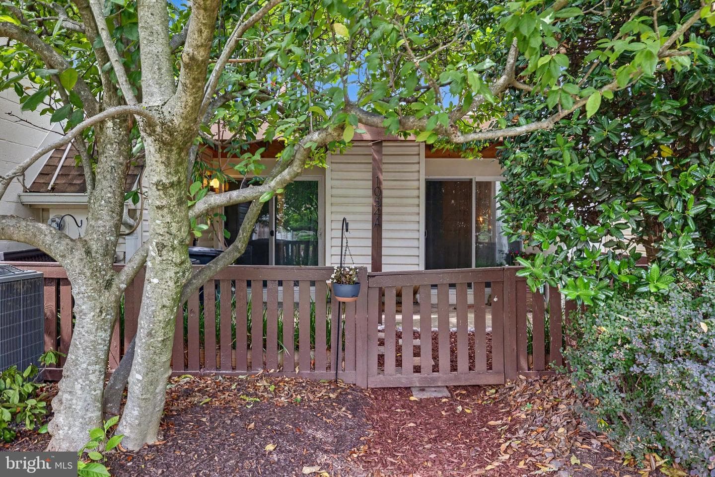 1054 Warwick Court photo 38