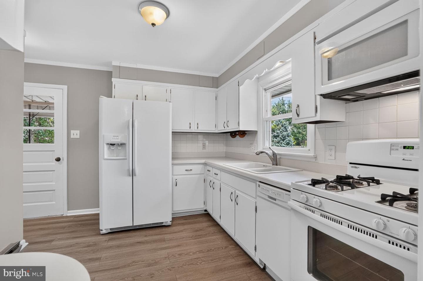204 Ayr Street NW photo 9