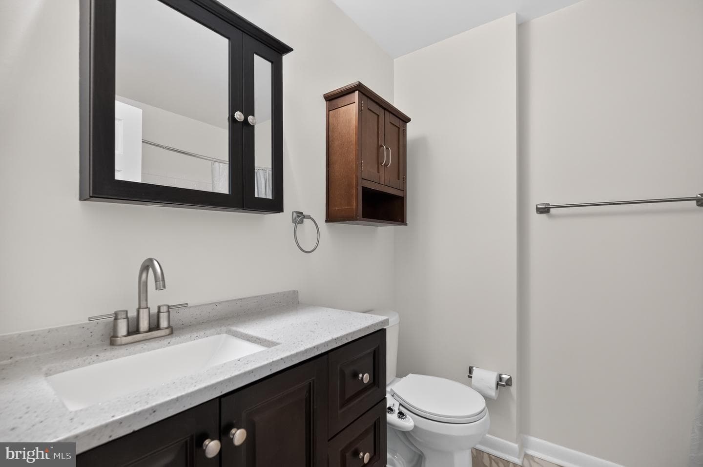 1056 Warwick photo 12