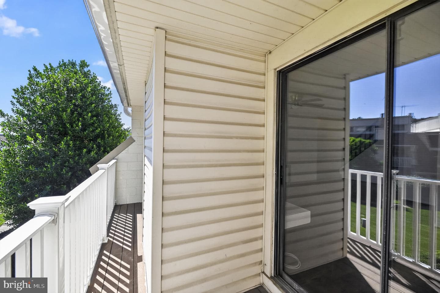 1056 Warwick photo 15
