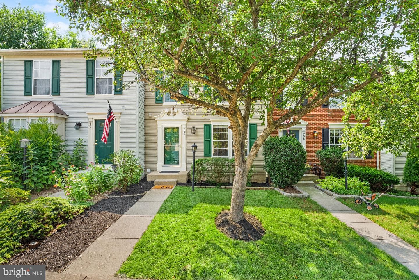 203 Shirley Square SE photo 4
